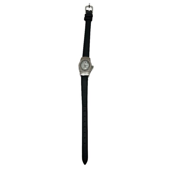 Fashion Jewelry Women's Analog Wristwatch in Black and Silver - Picture 2 of 6